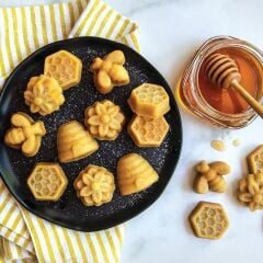Nordicware Meşgul Arılar Mini Kek Kalıbı (94777)