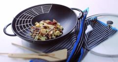 Staub Izgara Aparatlı Döküm Wok Tencere 37 Cm