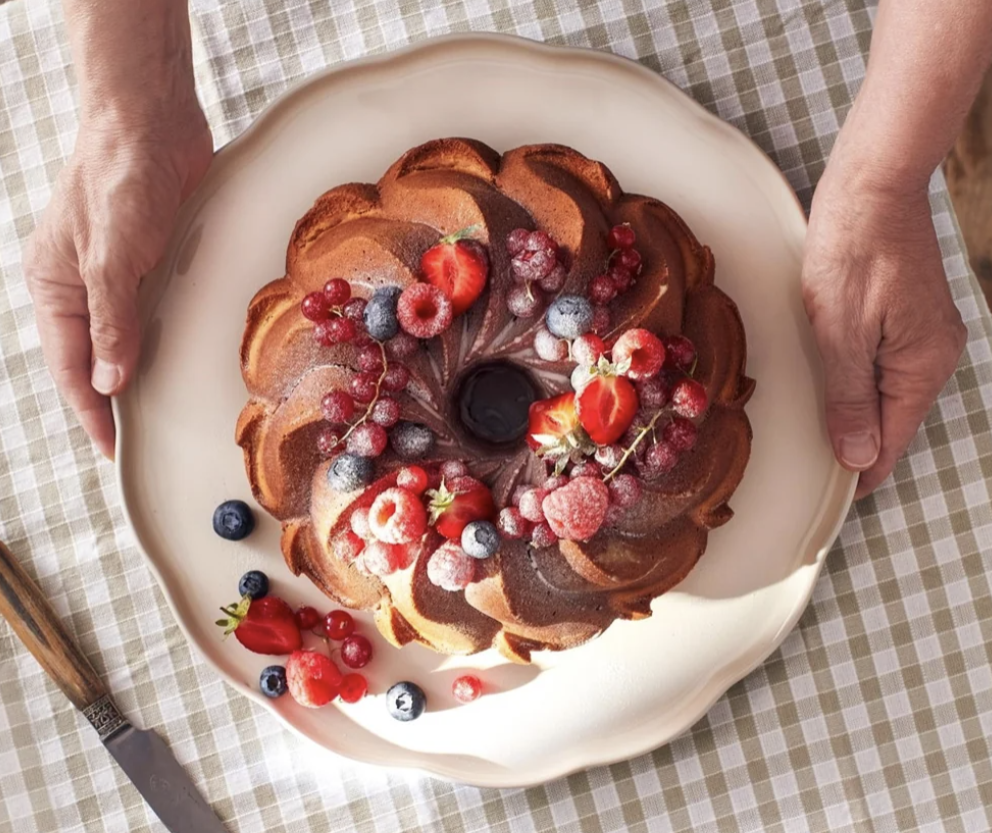 Emile Henry Madeleine Yuvarlak Servis Tabağı 31 cm Ekru / Clay